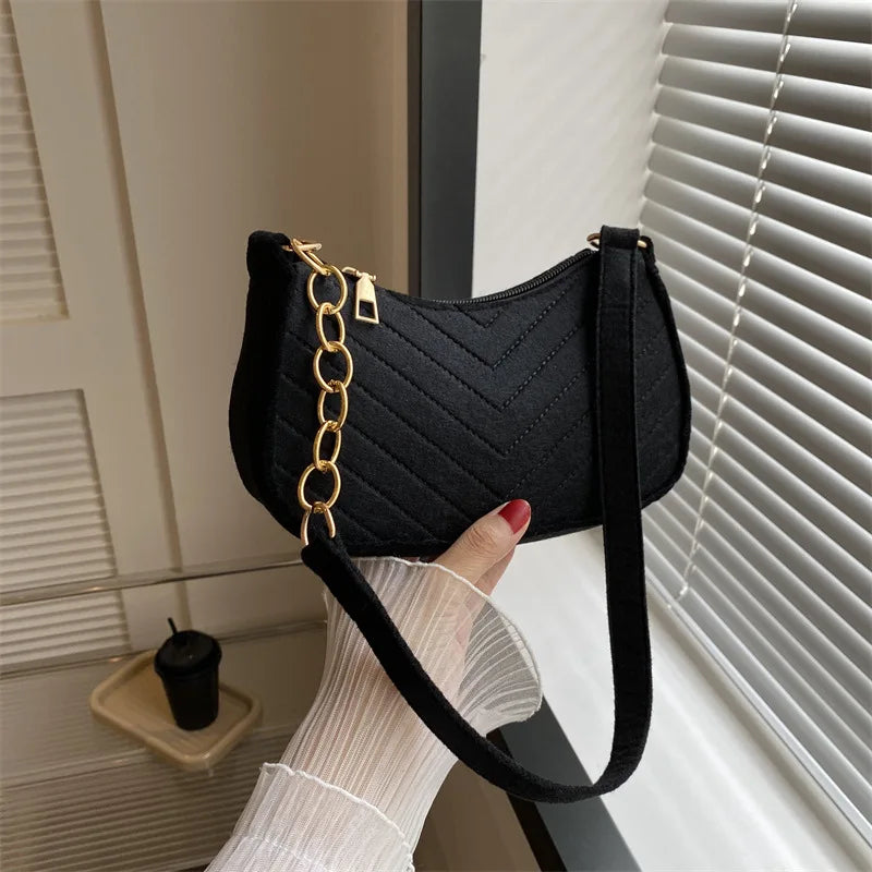 Bolsa Feminina Meia-Lua Pequena